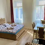 Queen Apartment *